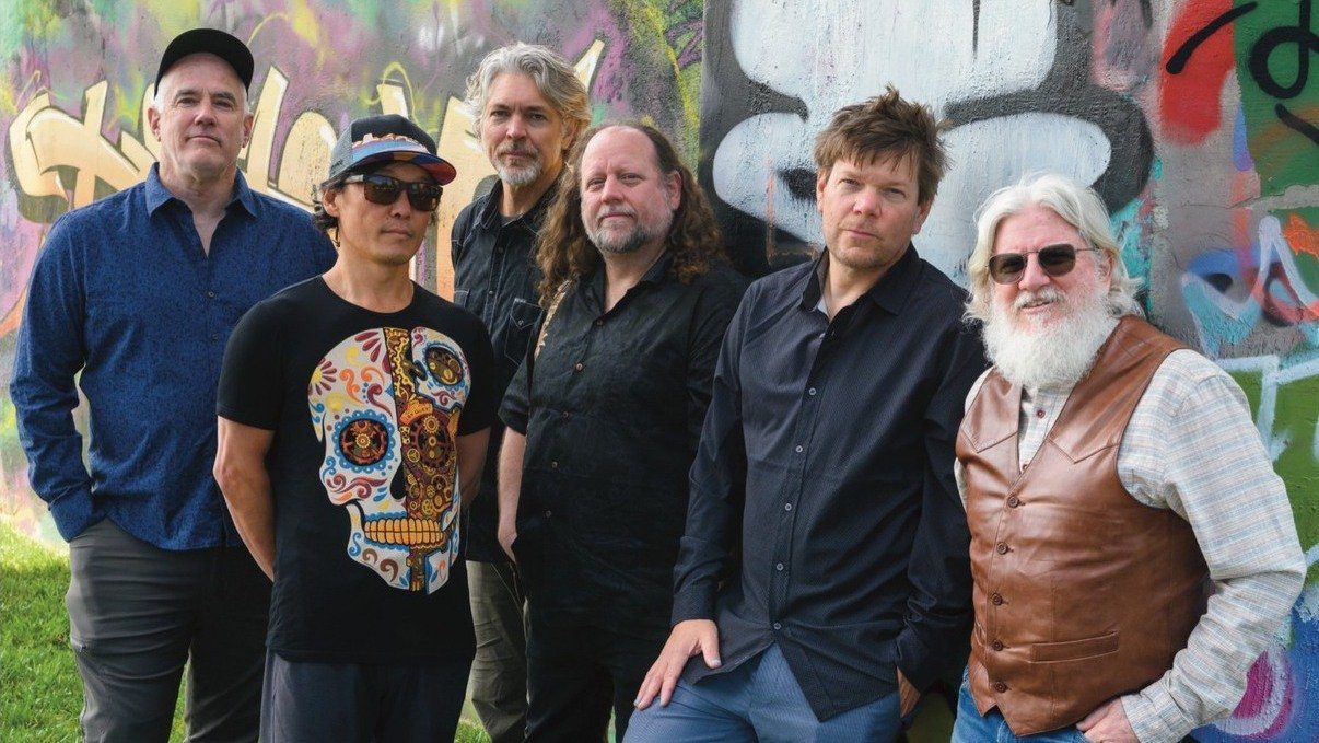 The String Cheese Incident stands together