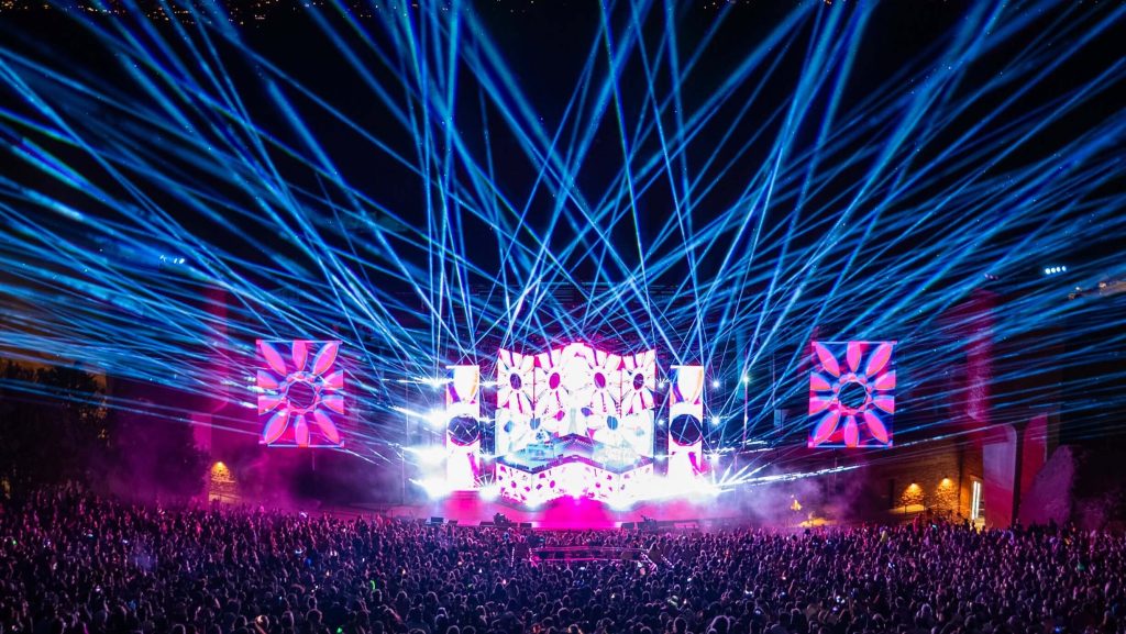 Big Gigantic Red Rocks RowdyTown
