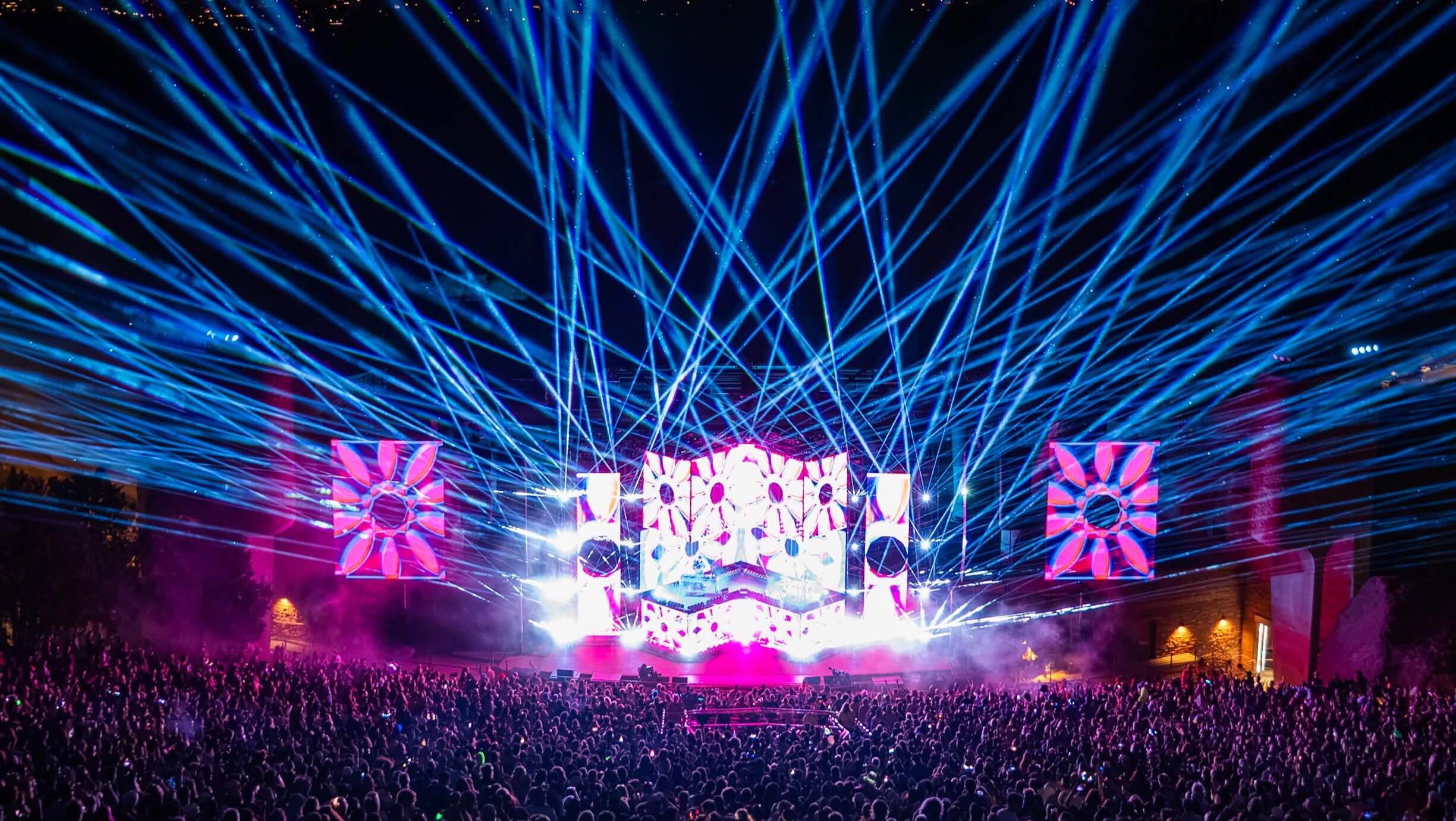 Big Gigantic Red Rocks RowdyTown